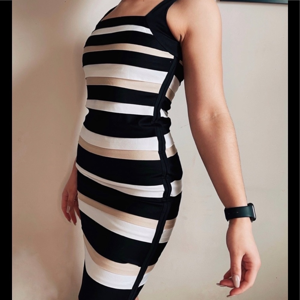WHITE HOUSE BLACK MARKET DRESS